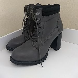 Heeled boots